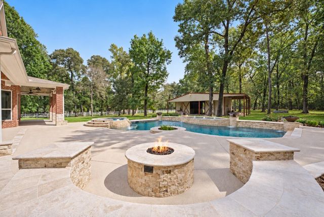 2102 E Blue Lake Drive, Magnolia, TX 77354