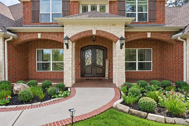 2102 E Blue Lake Drive, Magnolia, TX 77354