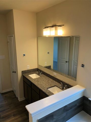 1006 Old Vine, Brenham, TX 77833