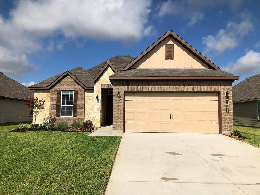 1006 Old Vine, Brenham, TX 77833