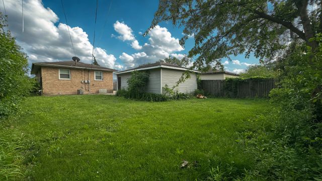 105 W 158th Place, Harvey, IL 60426