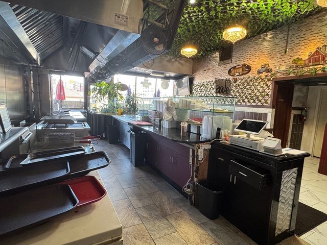 9-11 Kelley Sq, Worcester, MA 01610