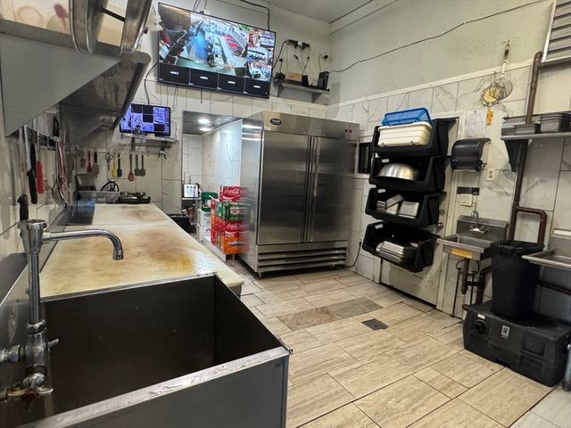 9-11 Kelley Sq, Worcester, MA 01610