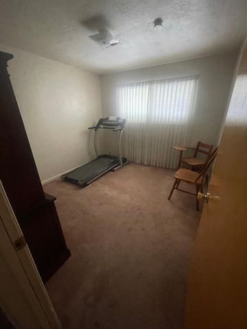 130 W Loretta Ave, Stockton, CA 95207