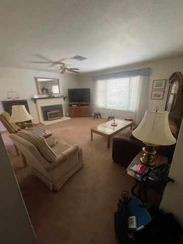 130 W Loretta Ave, Stockton, CA 95207