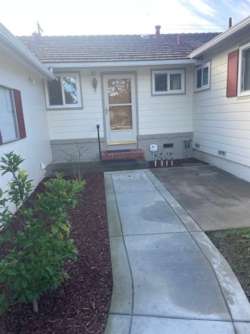 130 W Loretta Ave, Stockton, CA 95207