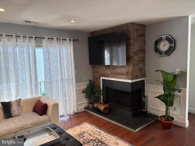 310 STEEPLECHASE CT, Woodbury, NJ 08096