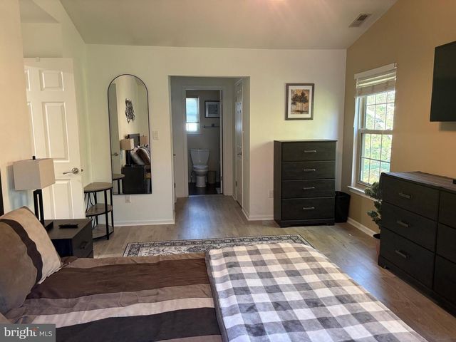 310 STEEPLECHASE CT, Woodbury, NJ 08096