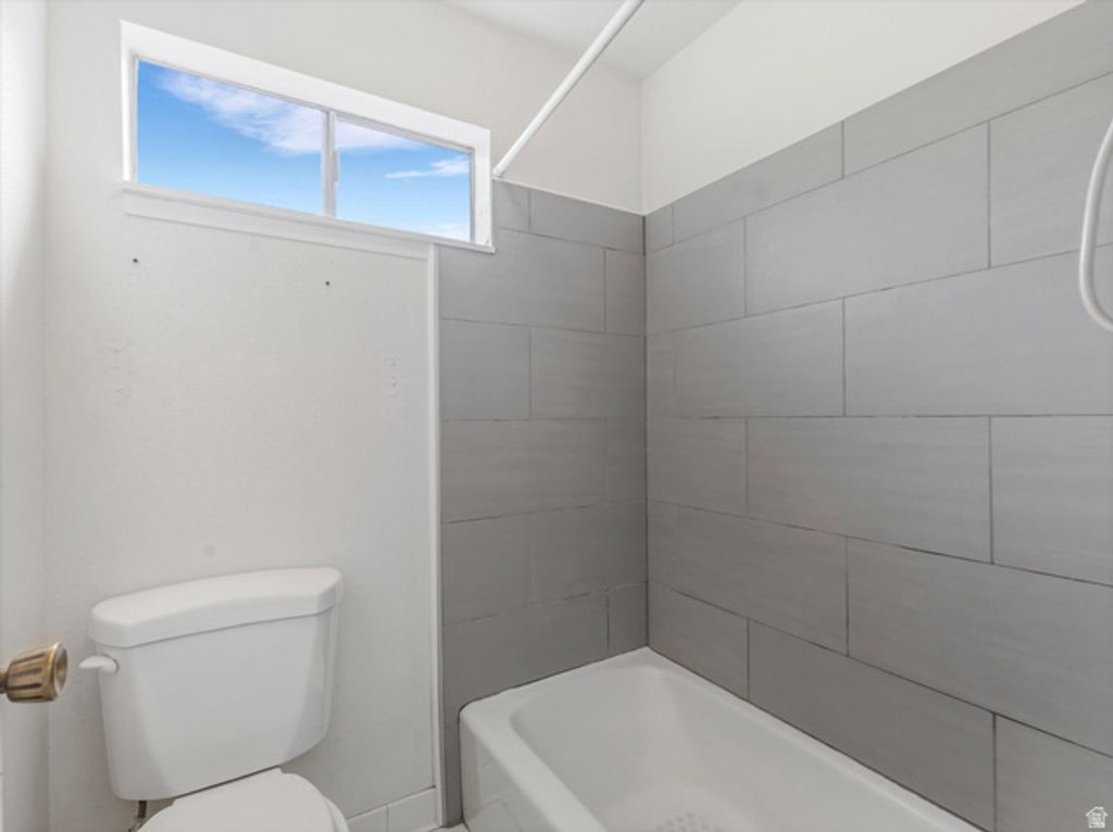 Image 11 of property listing at 2418 S ELIZABETH ST #5, Salt Lake City, UT 84106