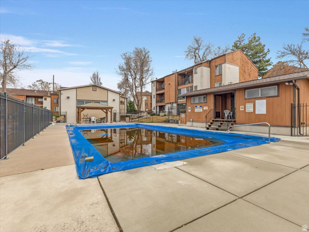 Image 15 of property listing at 2418 S ELIZABETH ST #5, Salt Lake City, UT 84106