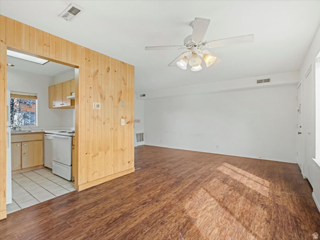 Image 4 of property listing at 2418 S ELIZABETH ST #5, Salt Lake City, UT 84106