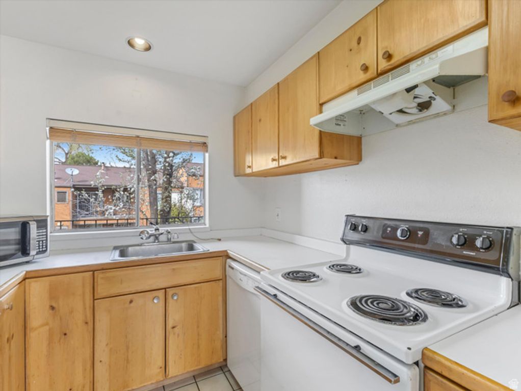 Image 6 of property listing at 2418 S ELIZABETH ST #5, Salt Lake City, UT 84106