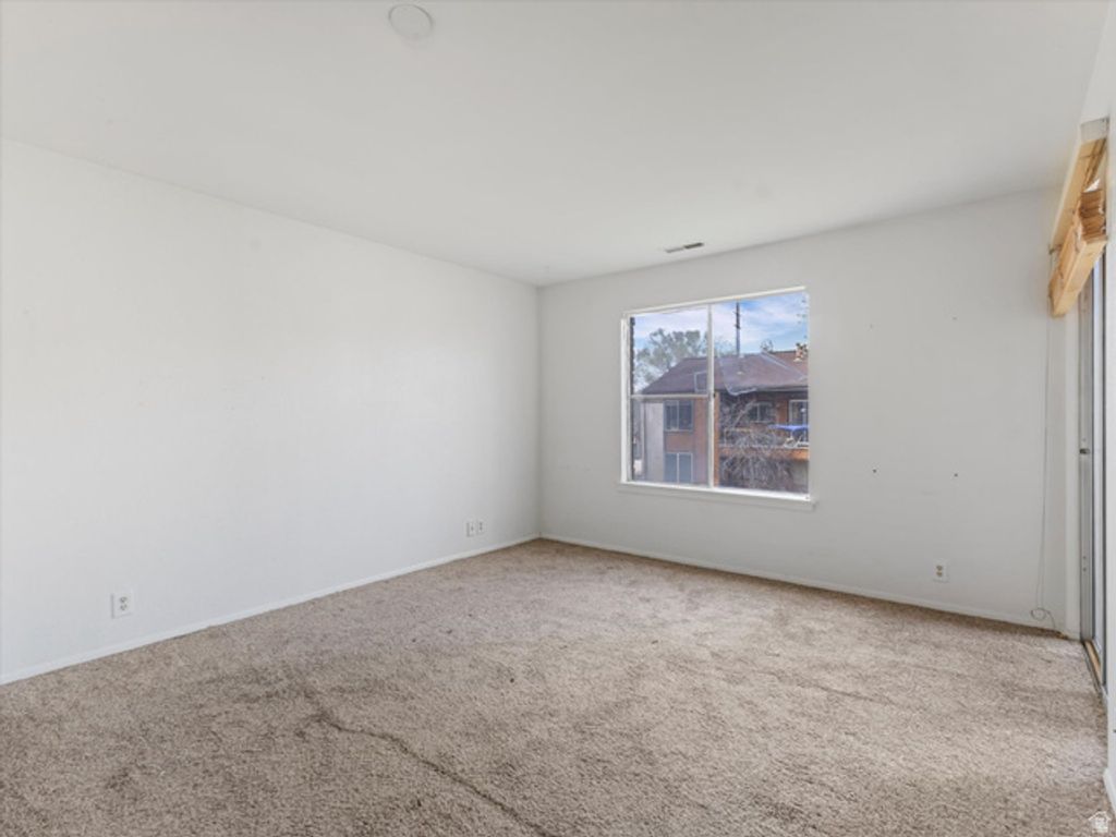 Image 9 of property listing at 2418 S ELIZABETH ST #5, Salt Lake City, UT 84106