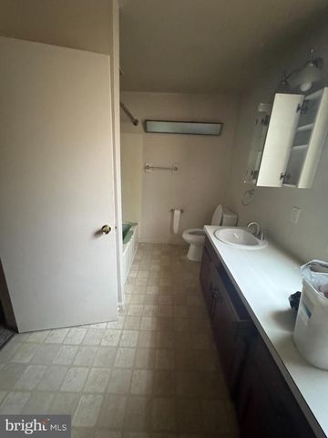 71 E WYOMISSING AVE, Mohnton, PA 19540