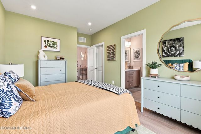 53 Mitchell Court, Manalapan, NJ 07726