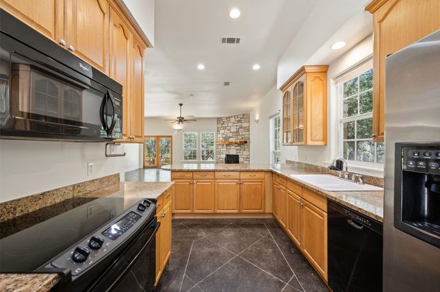 98 Brookhollow DR, Wimberley, TX 78676