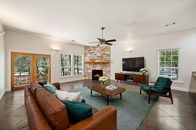 98 Brookhollow DR, Wimberley, TX 78676