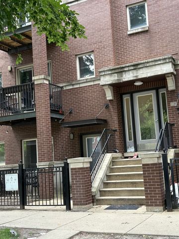 1226 S Blue Island Avenue 101, Chicago, IL 60608