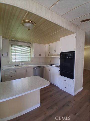 725 W Thornton 157, Hemet, CA 92543