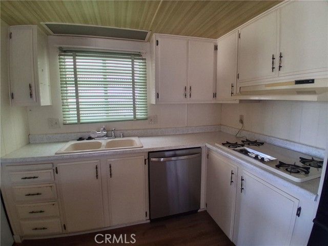 725 W Thornton 157, Hemet, CA 92543