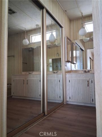 725 W Thornton 157, Hemet, CA 92543