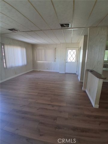 725 W Thornton 157, Hemet, CA 92543