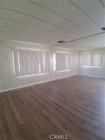 725 W Thornton 157, Hemet, CA 92543