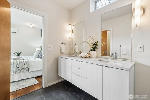 4462 31st Avenue S, Seattle, WA 98108