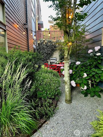 4462 31st Avenue S, Seattle, WA 98108