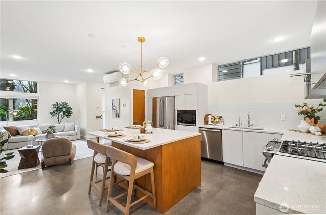 4462 31st Avenue S, Seattle, WA 98108