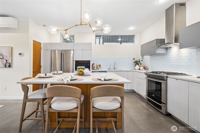 4462 31st Avenue S, Seattle, WA 98108