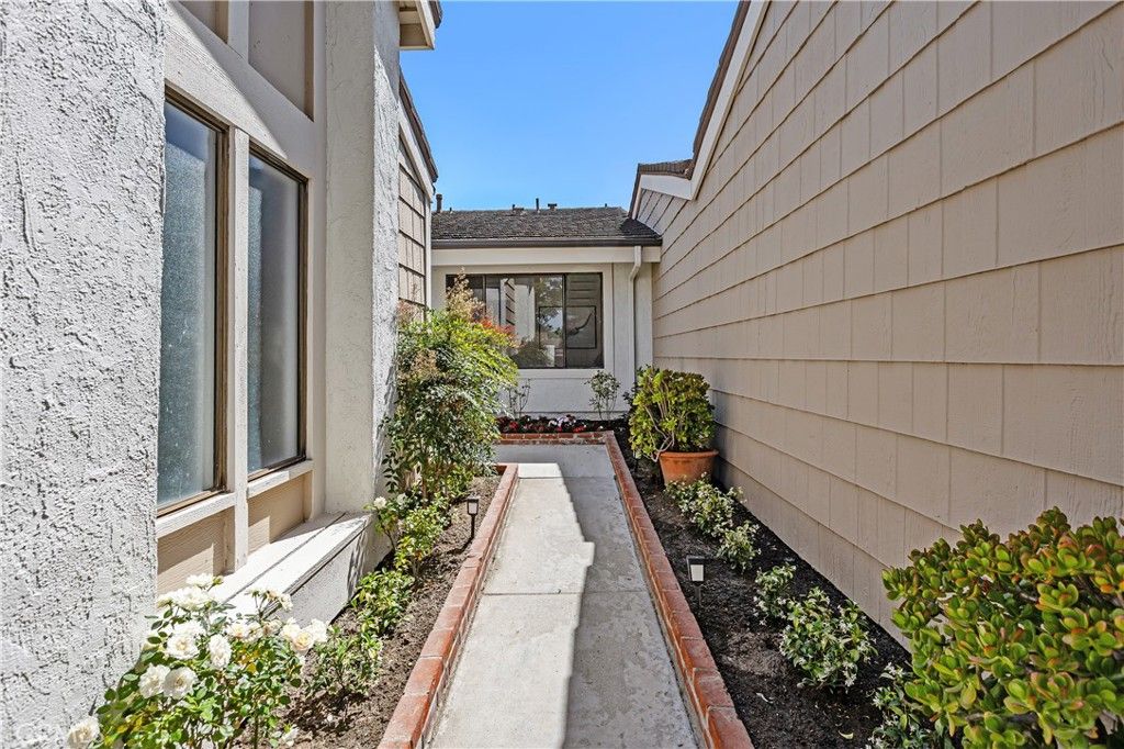 Image 3 of property listing at 62 Sandpiper 29, Irvine, CA 92604
