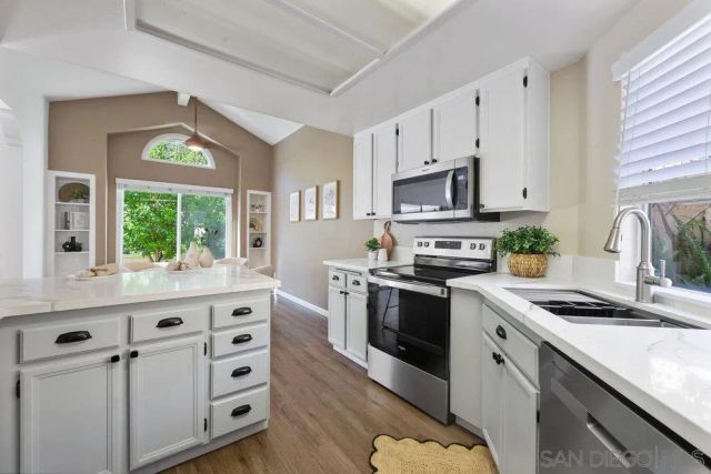 2119 Royal Lytham Gln, Escondido, CA 92026