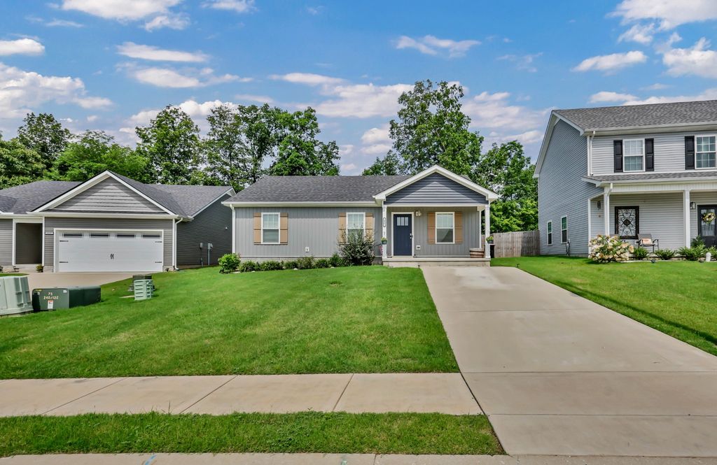 486 Mattingly Dr, Clarksville, TN 37042