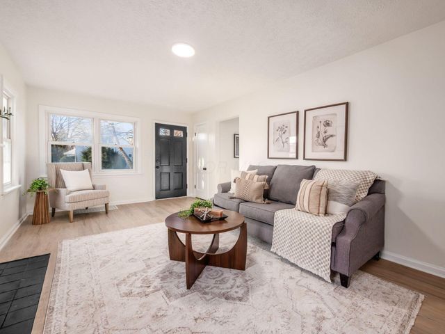 1994 Stratford Way, Columbus, OH 43219