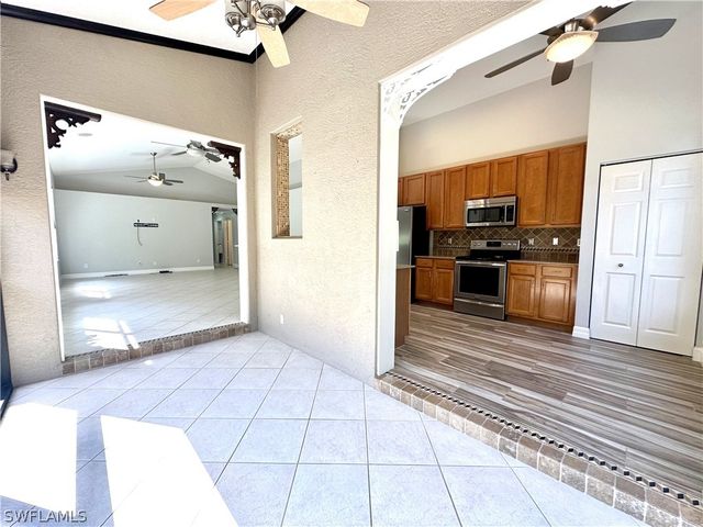 1356 Triandra LN, Naples, FL 34119