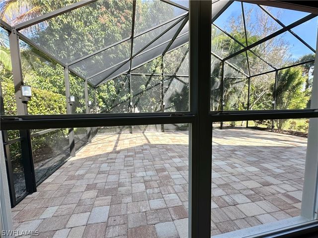 1356 Triandra LN, Naples, FL 34119