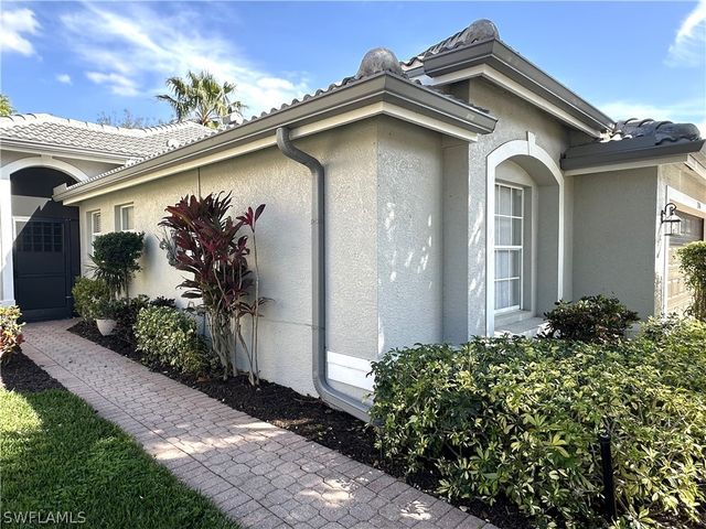 1356 Triandra LN, Naples, FL 34119