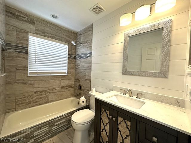 1356 Triandra LN, Naples, FL 34119