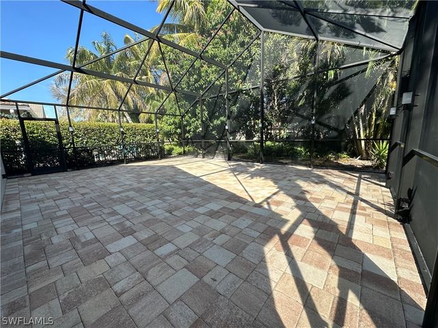 1356 Triandra LN, Naples, FL 34119