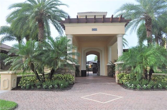 1356 Triandra LN, Naples, FL 34119