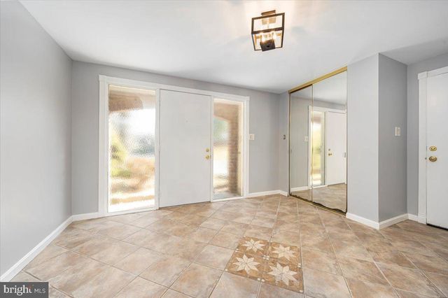 19052 CAPEHART DR, Montgomery Village, MD 20886