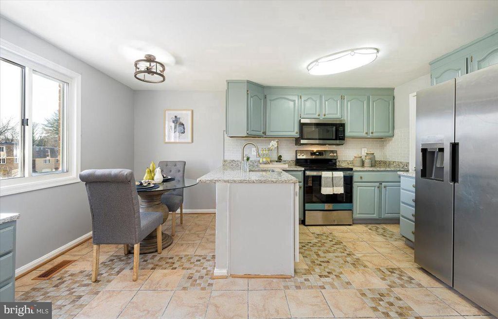 19052 CAPEHART DR, Montgomery Village, MD 20886