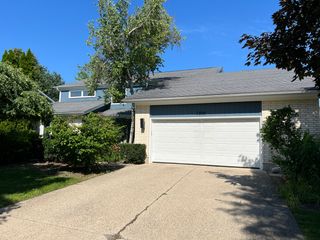 1303 Hidden Lake Drive, Buffalo Grove, IL 60089