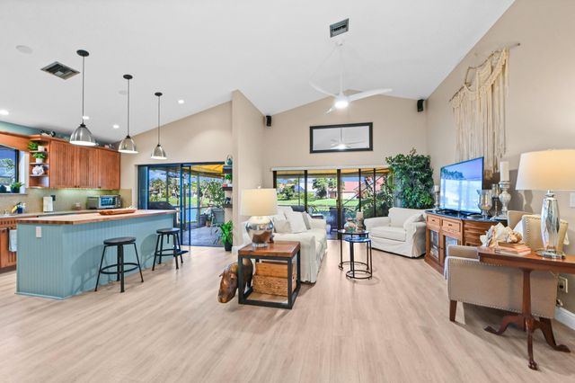 108 EXECUTIVE Circle, Boynton Beach, FL 33436