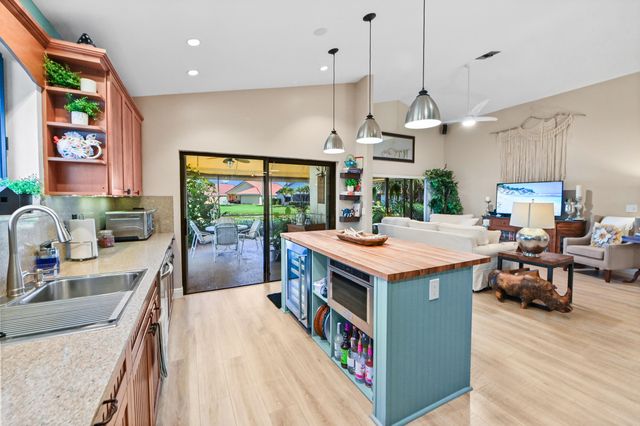 108 EXECUTIVE Circle, Boynton Beach, FL 33436