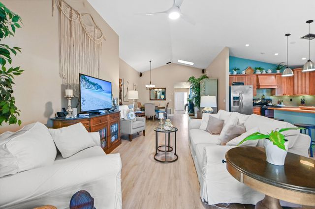 108 EXECUTIVE Circle, Boynton Beach, FL 33436