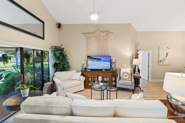 108 EXECUTIVE Circle, Boynton Beach, FL 33436