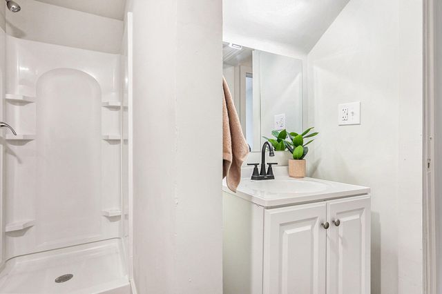 415 W Walnut Street, Kalamazoo City, MI 49007