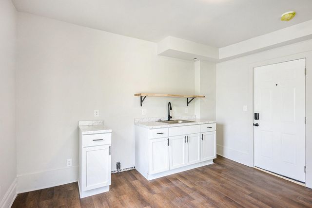 415 W Walnut Street, Kalamazoo City, MI 49007